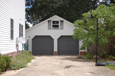Detached Garage with Frog