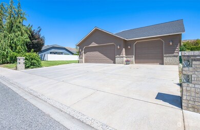 1645 Holly Ln, East Wenatchee, WA 98802 - photo 2