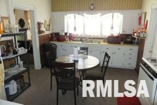 2048 W 5th St, Davenport, IA 52802 - photo 2