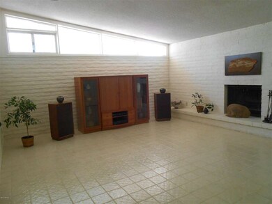 Huge Family Rm fits pool tables, big TVs