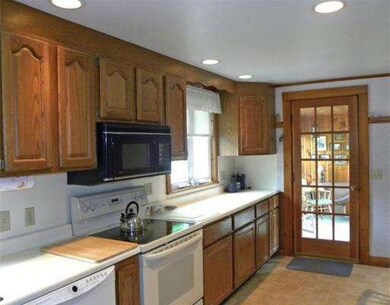 57 Maple St, Shelburne Falls, MA 01370 - photo 3