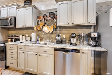 221 E Gore St, Goreville, IL 62939 - photo 7