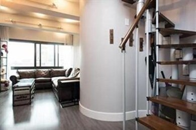 XII Stoneholm unit 618, Boston, MA 02115 - photo 2