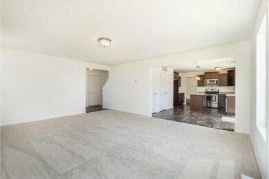 STG103-E1870-Great Room3