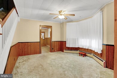 1215 E Bellevue Ave, Reading, PA 19605 - photo 7