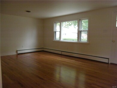 LIVING RM W/HARDWOOD & PICTURE WINDOW