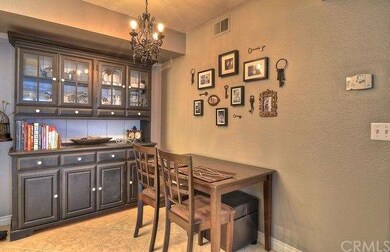 Seperate eating area next to the kitchen.