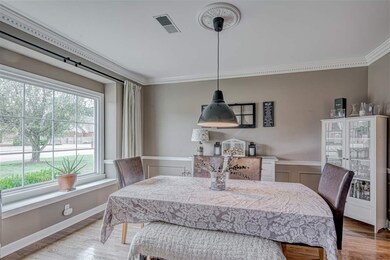 Separate Formal Dining room to the left of the Ent