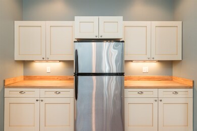 156 Holly Ln, Portsmouth, NH 03801 - photo 4