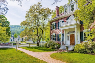 39 Elm St unit B, Woodstock, VT 05091 - photo 2