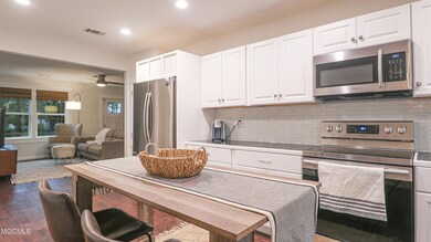 1639 Hollywood-108