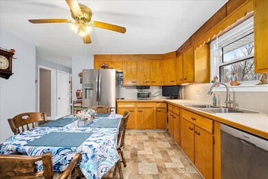 911 Stafford St, Rochdale, MA 01542 - photo 5