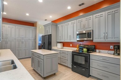 8160 Saint Albans Dr, Orlando, FL 32835 - photo 5