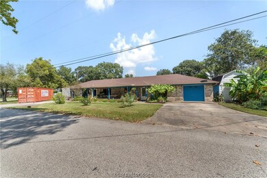 403 Texas St, Tomball, TX 77375 - photo 2