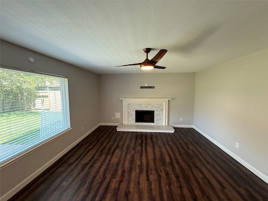 3923 Spring Crest Ct, Pearland, TX 77584 - photo 5