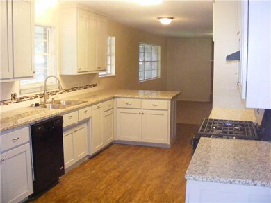 811 Holiman St, Springdale, AR 72762 - photo 2