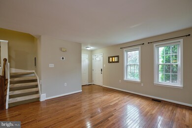 11960 Sentinel Point Ct, Reston, VA 20191 - photo 3