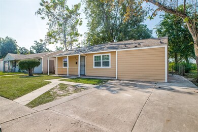 2905 Stallings Dr, Houston, TX 77088 - photo 2