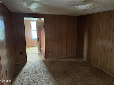 121 Henderson St, Surgoinsville, TN 37873 - photo 7