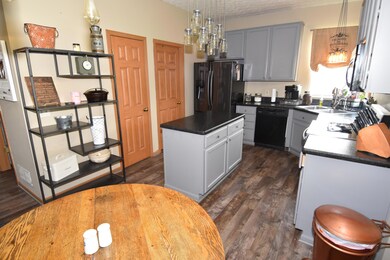 Kitchen w/Island