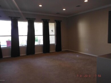 LIVING / DINING