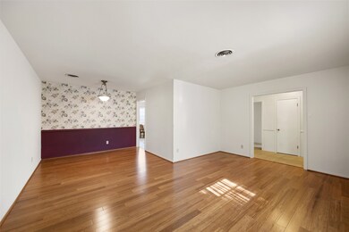 10422 Timberoak Dr, Houston, TX 77043 - photo 6