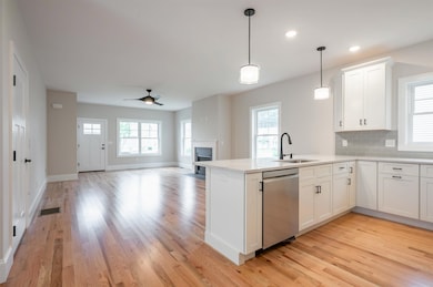 67 Wilderness Dr unit The Cub, Nashua, NH 03062 - photo 3