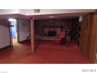 Rec Room w Fireplace