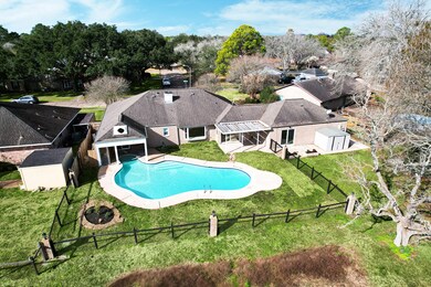 389 Dawn Hill Dr, Friendswood, TX 77546 - photo 3