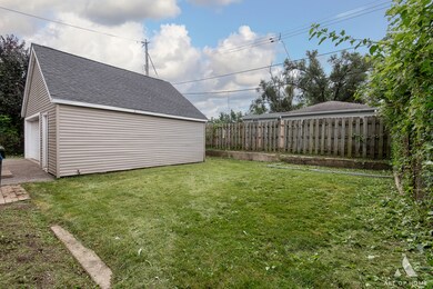 425 Blackhawk Ave, Carpentersville, IL 60110 - photo 4