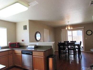 KITCHEN & DINING AREA