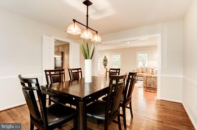 12409 Goldfinch Ct, Potomac, MD 20854 - photo 7