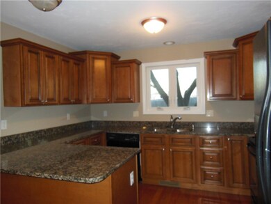 37 Silvercup Cir unit 37, West Warwick, RI 02893 - photo 5