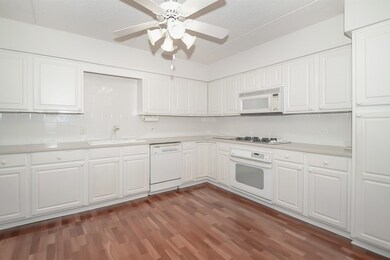 351 Town Place Cir unit 311, Buffalo Grove, IL 60089 - photo 7