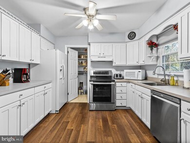 305 Spring Ln, Perkasie, PA 18944 - photo 7