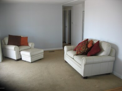 2710 Western Way Living Room