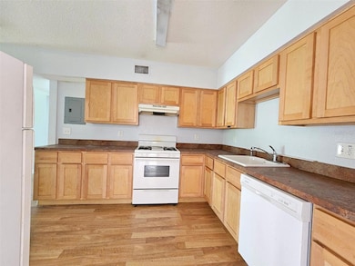 1355 Drew St unit 201, Clearwater, FL 33755 - photo 3