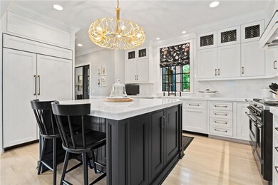 LARGE CENTER ISLAND WITH QUARTZ COUNTERTOPS, STUNN