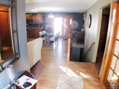 3328 SW 47th Ct, Topeka, KS 66610 - photo 2