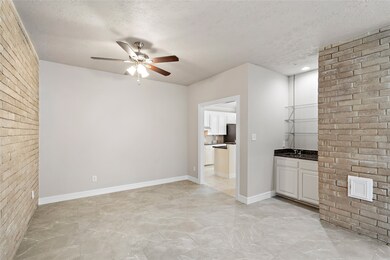 1635 Gingerleaf Ln, Houston, TX 77055 - photo 5