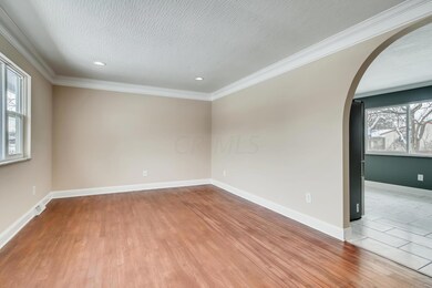 5245 Karl Rd Columbus OH 43229-large-004