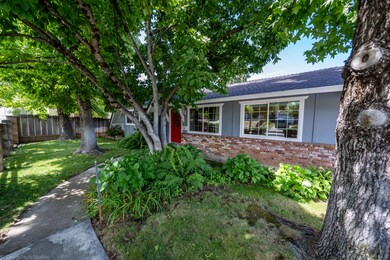 1610 Pleasant St-10