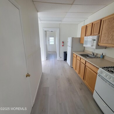 38 Main St unit . 1, Keyport, NJ 07735 - photo 3