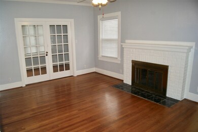 Large 18 ' x13' Living Room with gleaming hardwood