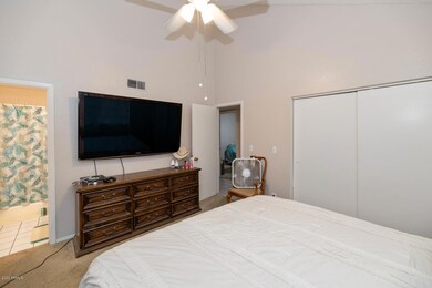 2119 E Kirkland Ln-large-012-003-Master