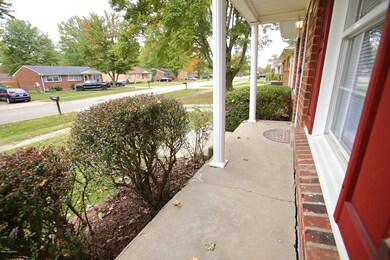 9300 Pagoda Dr, Louisville, KY 40229 - photo 4