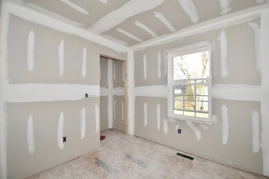 47 Stebbins St, Springfield, MA 01109 - photo 7