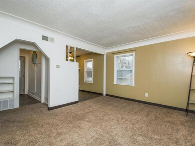 416 E Diehl Ave, Des Moines, IA 50315 - photo 4