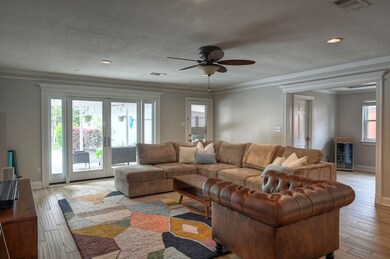 2315 Blue Water Ln, Houston, TX 77018 - photo 6