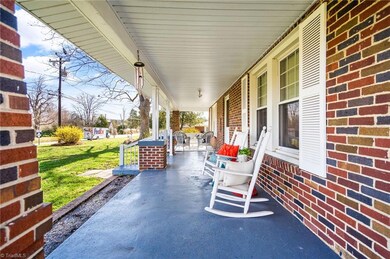 1528 E Fairfield Rd, High Point, NC 27263 - photo 4